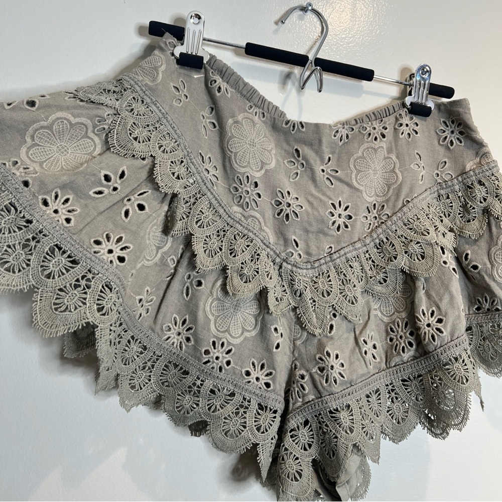 Free People Bali Warm Nights Embroided Eyelets Tiered Shorts M - Picture 4 of 6